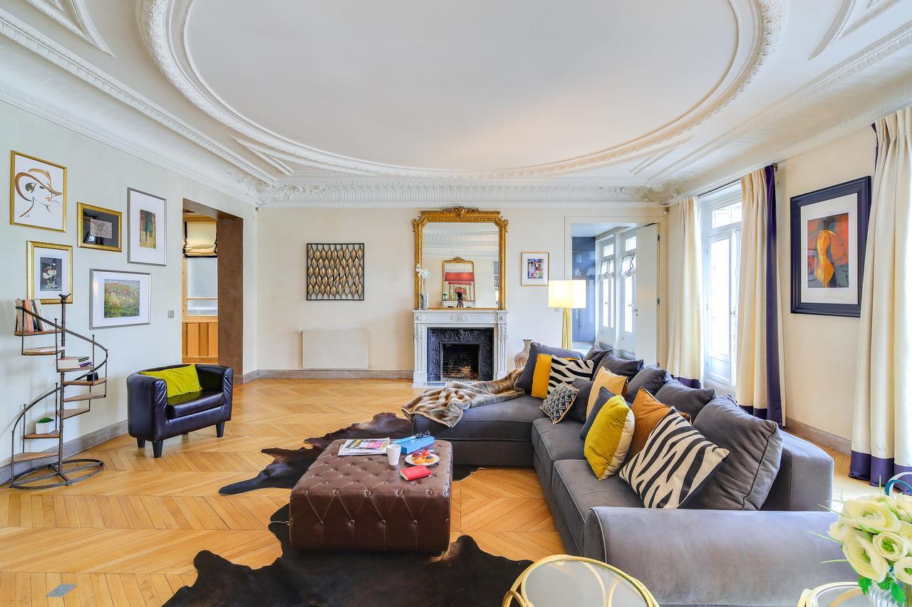 Sweet Inn - Montaigne Apartment Paris