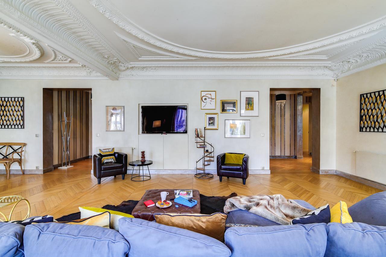 Sweet Inn - Montaigne Apartment Paris